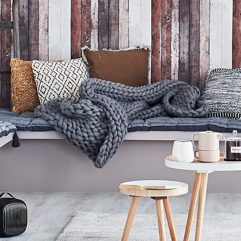 Le plaid canapé : l'accessoire indispensable pour un intérieur cosy et